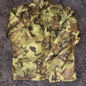 Vintage Military Tailor Made ERDL Camouflage Quilted Poncho Liner Jacket
